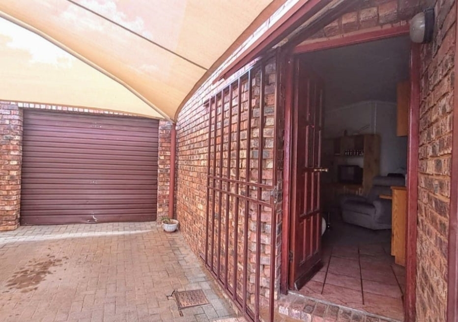 3 Bedroom Property for Sale in Langenhovenpark Free State